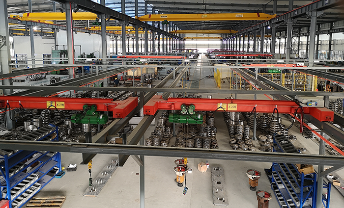 具有鑄造、鍛造、鈑金、機(jī)械加工、電火花加工、熱處理、總裝等綜合機(jī)械制造能力。擁有各類專用和通用設(shè)備600余臺(tái)套，包括5t、2t、1.5t、0.5t全自動(dòng)高速熔煉爐、300KW、160KW和90KW熱處理爐、自動(dòng)卷板機(jī)、自動(dòng)焊接設(shè)備、大型臥式加工中心、大型數(shù)控5米立車、6米龍門銑床、6米和12米深孔鏜床、大型外圓磨等設(shè)備。